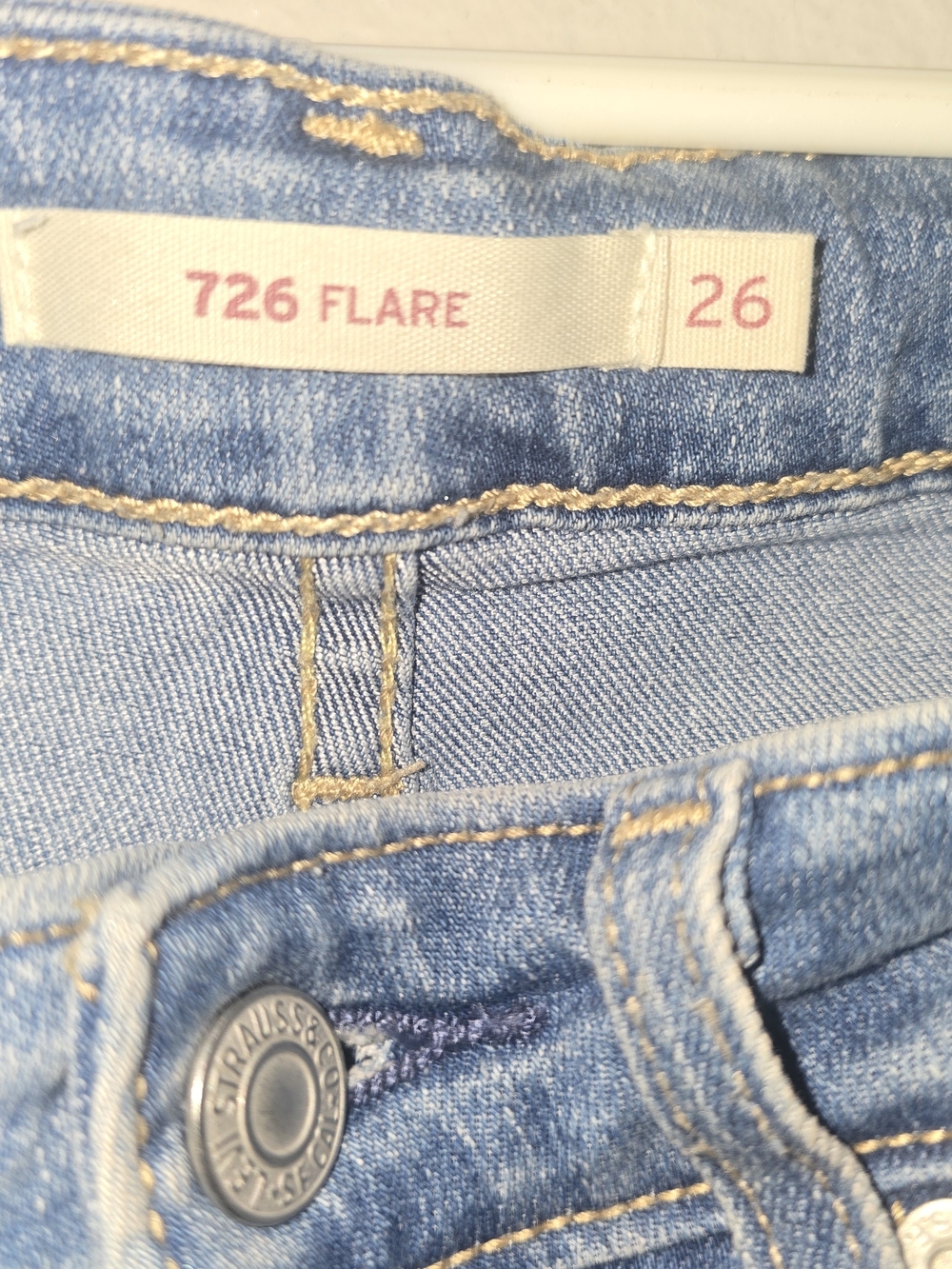 Levi's Women's Blue Denim Jeans - Picture 2 of 4